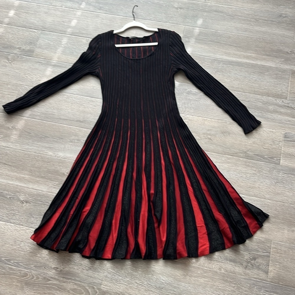 Fit flare black/red pleat sweater dress witchy whimsigoth Peruvian connection L